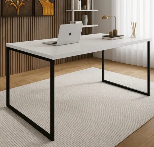 Mesa Industrial Branca 1,20m x 0,80m Estrutura de Metal Tampo MDF
